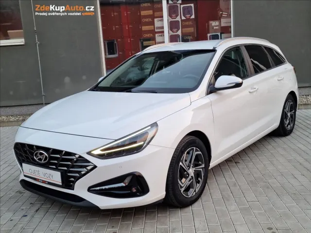 Hyundai i30 1.0 T-Gdi Family Smart Kombi — foto 1