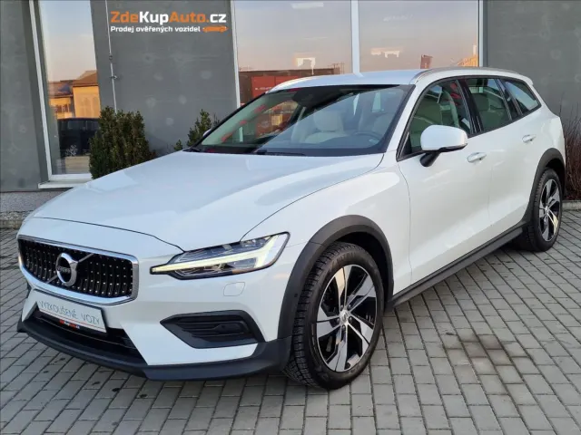 Volvo V60 D4 Cross Country AWD,ČR,1.Maj — foto 1